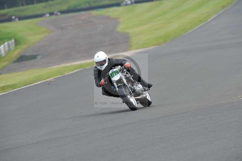 Mallory park Leicestershire;Mallory park photographs;Motorcycle action photographs;classic bikes;event digital images;eventdigitalimages;mallory park;no limits trackday;peter wileman photography;vintage bikes;vintage motorcycles;vmcc festival 1000 bikes