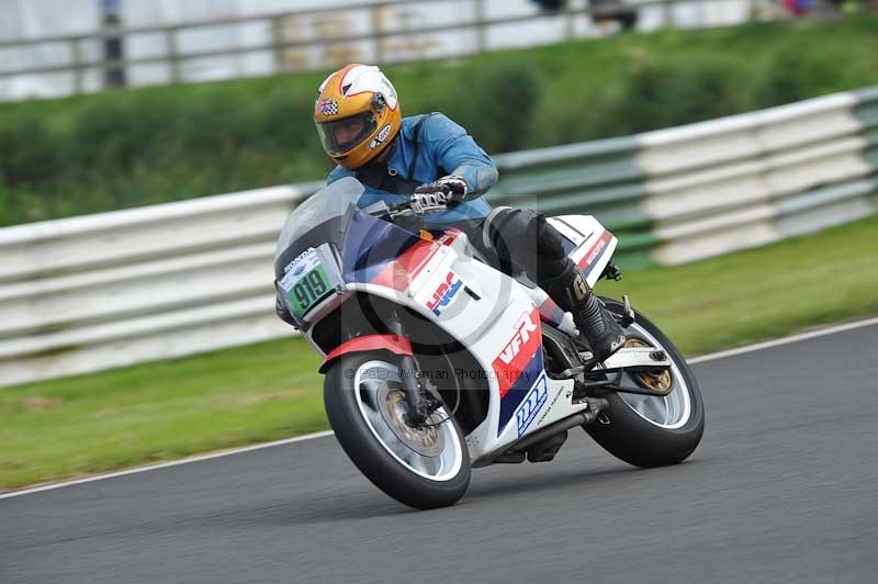 Mallory park Leicestershire;Mallory park photographs;Motorcycle action photographs;classic bikes;event digital images;eventdigitalimages;mallory park;no limits trackday;peter wileman photography;vintage bikes;vintage motorcycles;vmcc festival 1000 bikes