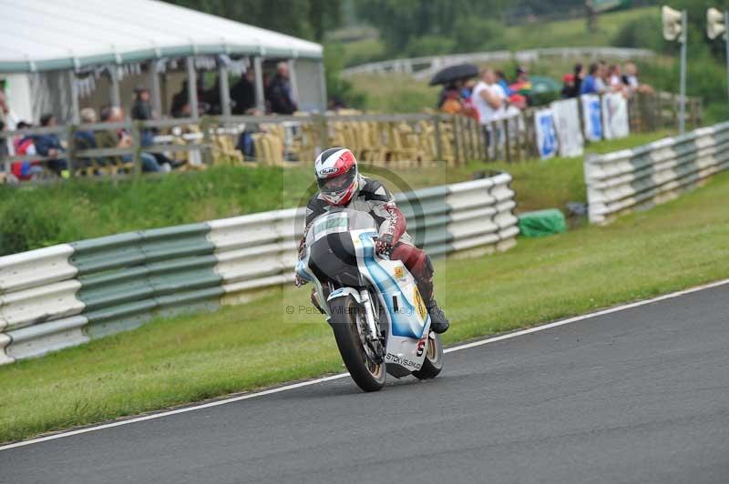 Mallory park Leicestershire;Mallory park photographs;Motorcycle action photographs;classic bikes;event digital images;eventdigitalimages;mallory park;no limits trackday;peter wileman photography;vintage bikes;vintage motorcycles;vmcc festival 1000 bikes