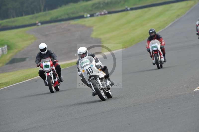 Mallory park Leicestershire;Mallory park photographs;Motorcycle action photographs;classic bikes;event digital images;eventdigitalimages;mallory park;no limits trackday;peter wileman photography;vintage bikes;vintage motorcycles;vmcc festival 1000 bikes