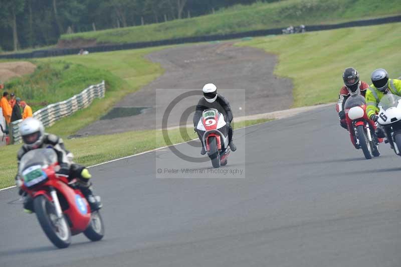 Mallory park Leicestershire;Mallory park photographs;Motorcycle action photographs;classic bikes;event digital images;eventdigitalimages;mallory park;no limits trackday;peter wileman photography;vintage bikes;vintage motorcycles;vmcc festival 1000 bikes