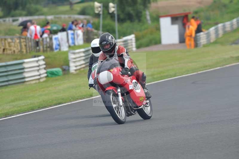 Mallory park Leicestershire;Mallory park photographs;Motorcycle action photographs;classic bikes;event digital images;eventdigitalimages;mallory park;no limits trackday;peter wileman photography;vintage bikes;vintage motorcycles;vmcc festival 1000 bikes