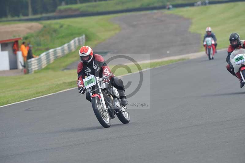 Mallory park Leicestershire;Mallory park photographs;Motorcycle action photographs;classic bikes;event digital images;eventdigitalimages;mallory park;no limits trackday;peter wileman photography;vintage bikes;vintage motorcycles;vmcc festival 1000 bikes