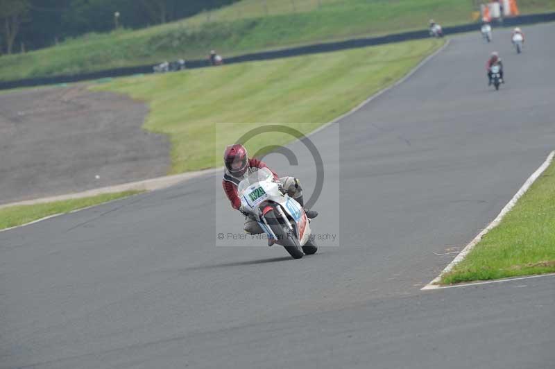 Mallory park Leicestershire;Mallory park photographs;Motorcycle action photographs;classic bikes;event digital images;eventdigitalimages;mallory park;no limits trackday;peter wileman photography;vintage bikes;vintage motorcycles;vmcc festival 1000 bikes