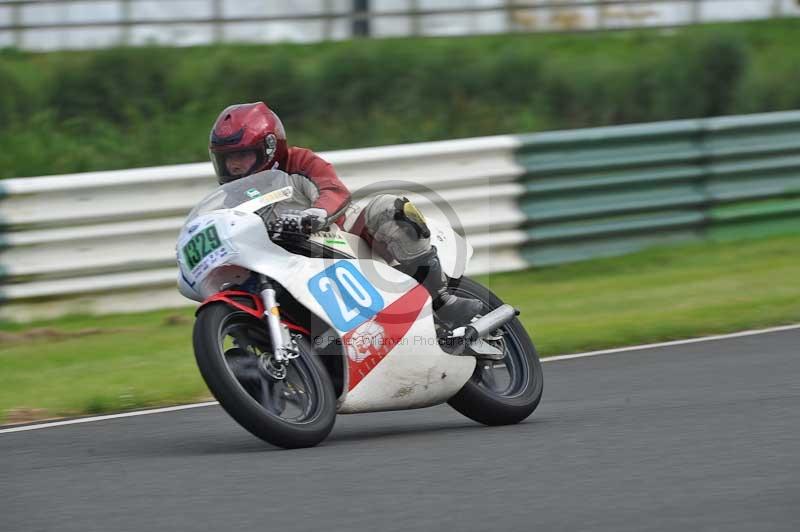 Mallory park Leicestershire;Mallory park photographs;Motorcycle action photographs;classic bikes;event digital images;eventdigitalimages;mallory park;no limits trackday;peter wileman photography;vintage bikes;vintage motorcycles;vmcc festival 1000 bikes