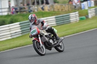 Mallory-park-Leicestershire;Mallory-park-photographs;Motorcycle-action-photographs;classic-bikes;event-digital-images;eventdigitalimages;mallory-park;no-limits-trackday;peter-wileman-photography;vintage-bikes;vintage-motorcycles;vmcc-festival-1000-bikes