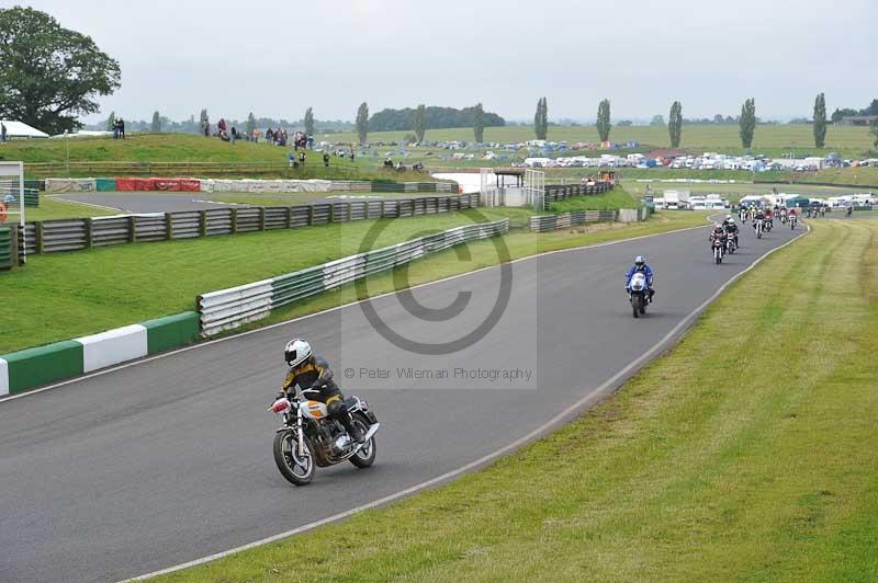 Mallory park Leicestershire;Mallory park photographs;Motorcycle action photographs;classic bikes;event digital images;eventdigitalimages;mallory park;no limits trackday;peter wileman photography;vintage bikes;vintage motorcycles;vmcc festival 1000 bikes