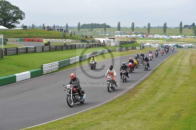 Mallory park Leicestershire;Mallory park photographs;Motorcycle action photographs;classic bikes;event digital images;eventdigitalimages;mallory park;no limits trackday;peter wileman photography;vintage bikes;vintage motorcycles;vmcc festival 1000 bikes