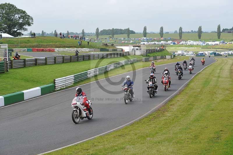 Mallory park Leicestershire;Mallory park photographs;Motorcycle action photographs;classic bikes;event digital images;eventdigitalimages;mallory park;no limits trackday;peter wileman photography;vintage bikes;vintage motorcycles;vmcc festival 1000 bikes