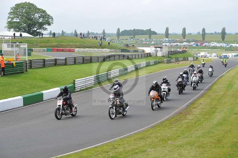 Mallory park Leicestershire;Mallory park photographs;Motorcycle action photographs;classic bikes;event digital images;eventdigitalimages;mallory park;no limits trackday;peter wileman photography;vintage bikes;vintage motorcycles;vmcc festival 1000 bikes