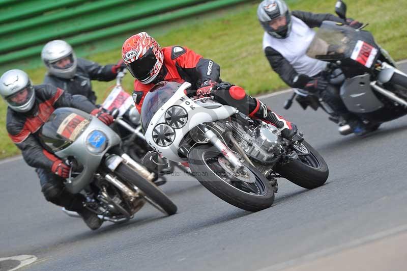 Mallory park Leicestershire;Mallory park photographs;Motorcycle action photographs;classic bikes;event digital images;eventdigitalimages;mallory park;no limits trackday;peter wileman photography;vintage bikes;vintage motorcycles;vmcc festival 1000 bikes