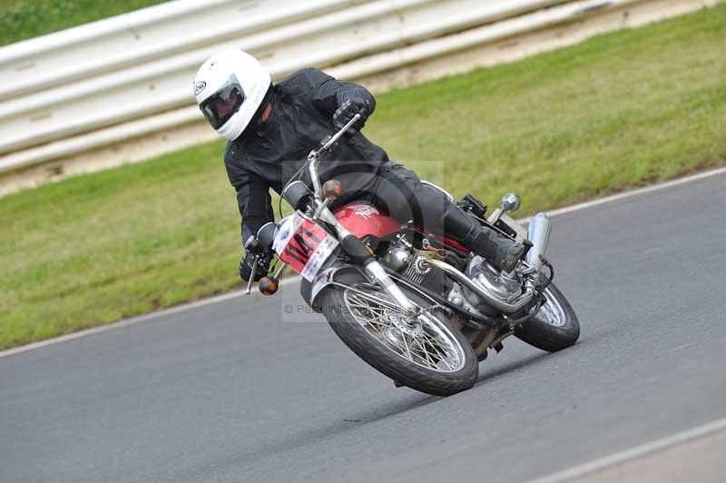 Mallory park Leicestershire;Mallory park photographs;Motorcycle action photographs;classic bikes;event digital images;eventdigitalimages;mallory park;no limits trackday;peter wileman photography;vintage bikes;vintage motorcycles;vmcc festival 1000 bikes
