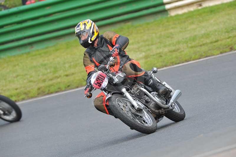 Mallory park Leicestershire;Mallory park photographs;Motorcycle action photographs;classic bikes;event digital images;eventdigitalimages;mallory park;no limits trackday;peter wileman photography;vintage bikes;vintage motorcycles;vmcc festival 1000 bikes