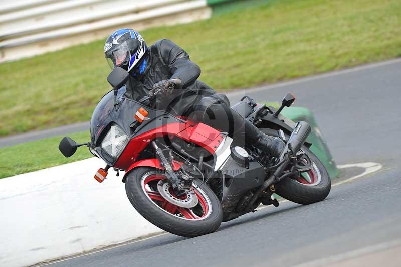 Mallory park Leicestershire;Mallory park photographs;Motorcycle action photographs;classic bikes;event digital images;eventdigitalimages;mallory park;no limits trackday;peter wileman photography;vintage bikes;vintage motorcycles;vmcc festival 1000 bikes