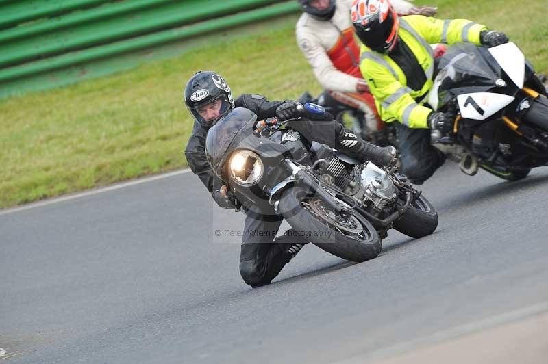 Mallory park Leicestershire;Mallory park photographs;Motorcycle action photographs;classic bikes;event digital images;eventdigitalimages;mallory park;no limits trackday;peter wileman photography;vintage bikes;vintage motorcycles;vmcc festival 1000 bikes