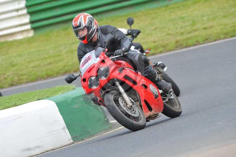 Mallory park Leicestershire;Mallory park photographs;Motorcycle action photographs;classic bikes;event digital images;eventdigitalimages;mallory park;no limits trackday;peter wileman photography;vintage bikes;vintage motorcycles;vmcc festival 1000 bikes