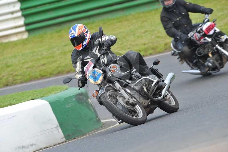 Mallory park Leicestershire;Mallory park photographs;Motorcycle action photographs;classic bikes;event digital images;eventdigitalimages;mallory park;no limits trackday;peter wileman photography;vintage bikes;vintage motorcycles;vmcc festival 1000 bikes