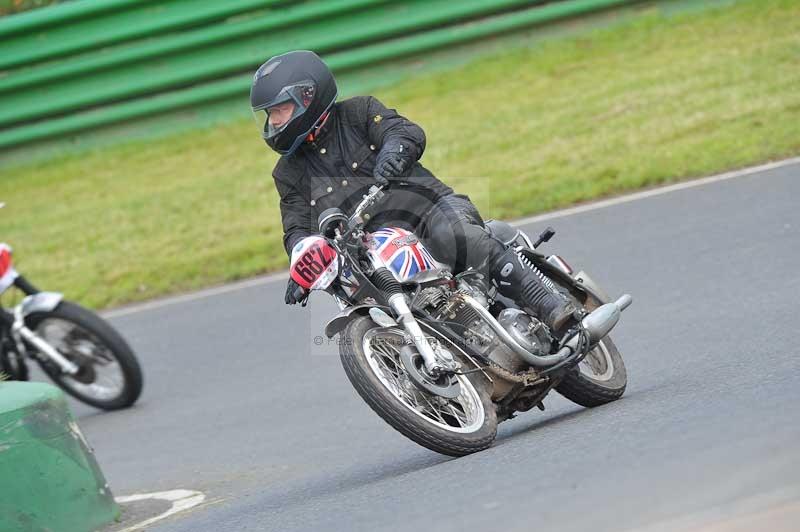 Mallory park Leicestershire;Mallory park photographs;Motorcycle action photographs;classic bikes;event digital images;eventdigitalimages;mallory park;no limits trackday;peter wileman photography;vintage bikes;vintage motorcycles;vmcc festival 1000 bikes