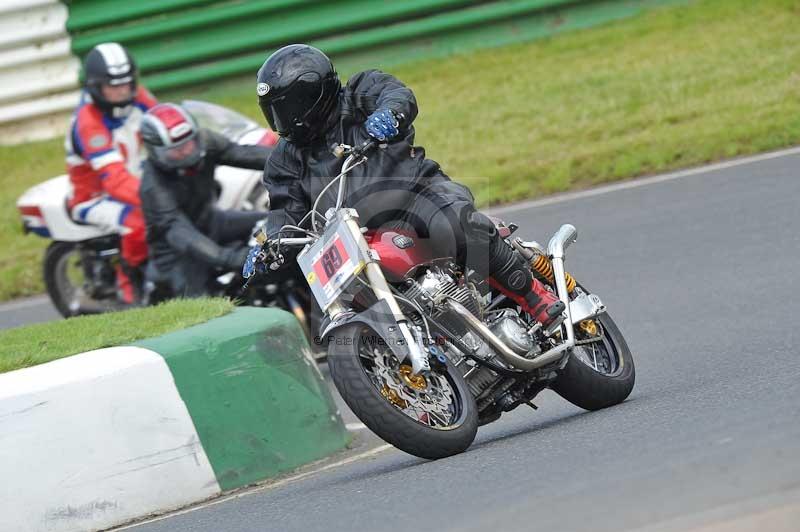 Mallory park Leicestershire;Mallory park photographs;Motorcycle action photographs;classic bikes;event digital images;eventdigitalimages;mallory park;no limits trackday;peter wileman photography;vintage bikes;vintage motorcycles;vmcc festival 1000 bikes