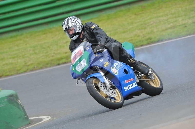 Mallory park Leicestershire;Mallory park photographs;Motorcycle action photographs;classic bikes;event digital images;eventdigitalimages;mallory park;no limits trackday;peter wileman photography;vintage bikes;vintage motorcycles;vmcc festival 1000 bikes