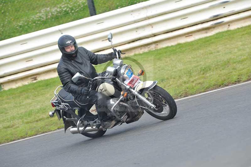 Mallory park Leicestershire;Mallory park photographs;Motorcycle action photographs;classic bikes;event digital images;eventdigitalimages;mallory park;no limits trackday;peter wileman photography;vintage bikes;vintage motorcycles;vmcc festival 1000 bikes