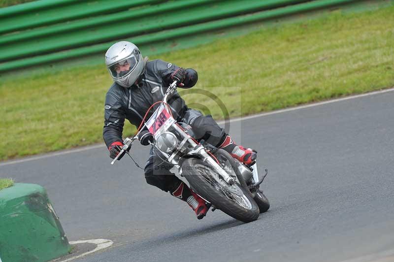 Mallory park Leicestershire;Mallory park photographs;Motorcycle action photographs;classic bikes;event digital images;eventdigitalimages;mallory park;no limits trackday;peter wileman photography;vintage bikes;vintage motorcycles;vmcc festival 1000 bikes