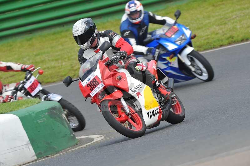 Mallory park Leicestershire;Mallory park photographs;Motorcycle action photographs;classic bikes;event digital images;eventdigitalimages;mallory park;no limits trackday;peter wileman photography;vintage bikes;vintage motorcycles;vmcc festival 1000 bikes