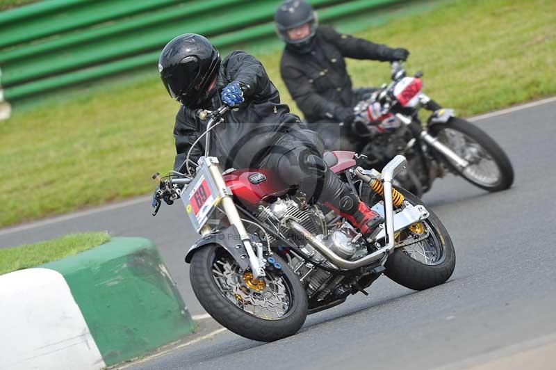 Mallory park Leicestershire;Mallory park photographs;Motorcycle action photographs;classic bikes;event digital images;eventdigitalimages;mallory park;no limits trackday;peter wileman photography;vintage bikes;vintage motorcycles;vmcc festival 1000 bikes