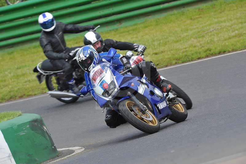 Mallory park Leicestershire;Mallory park photographs;Motorcycle action photographs;classic bikes;event digital images;eventdigitalimages;mallory park;no limits trackday;peter wileman photography;vintage bikes;vintage motorcycles;vmcc festival 1000 bikes