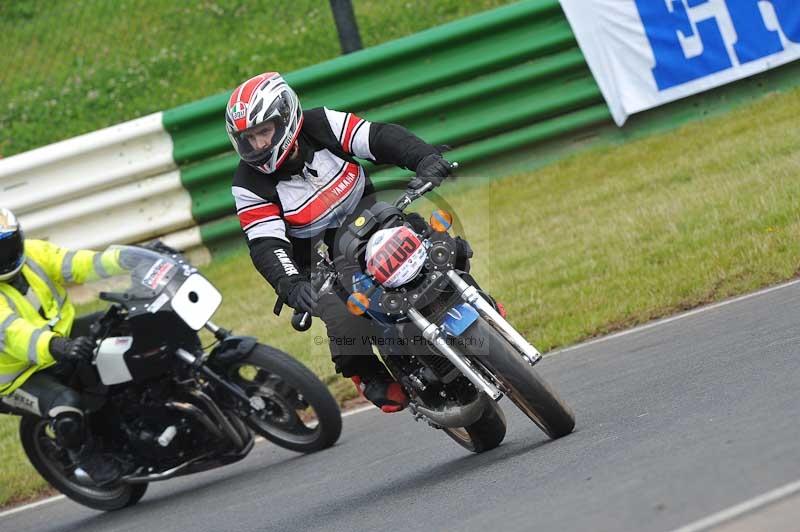 Mallory park Leicestershire;Mallory park photographs;Motorcycle action photographs;classic bikes;event digital images;eventdigitalimages;mallory park;no limits trackday;peter wileman photography;vintage bikes;vintage motorcycles;vmcc festival 1000 bikes