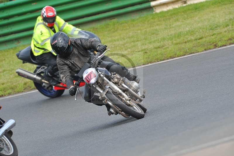 Mallory park Leicestershire;Mallory park photographs;Motorcycle action photographs;classic bikes;event digital images;eventdigitalimages;mallory park;no limits trackday;peter wileman photography;vintage bikes;vintage motorcycles;vmcc festival 1000 bikes