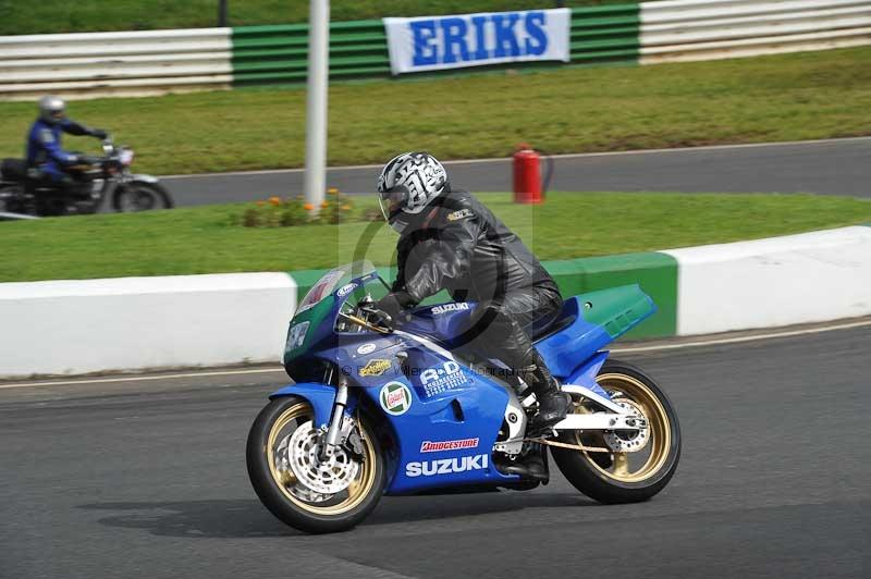 Mallory park Leicestershire;Mallory park photographs;Motorcycle action photographs;classic bikes;event digital images;eventdigitalimages;mallory park;no limits trackday;peter wileman photography;vintage bikes;vintage motorcycles;vmcc festival 1000 bikes