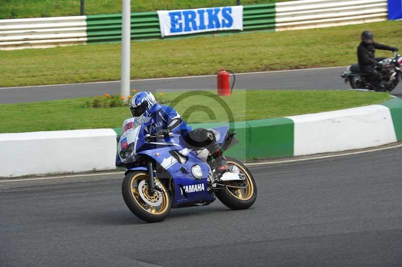 Mallory park Leicestershire;Mallory park photographs;Motorcycle action photographs;classic bikes;event digital images;eventdigitalimages;mallory park;no limits trackday;peter wileman photography;vintage bikes;vintage motorcycles;vmcc festival 1000 bikes