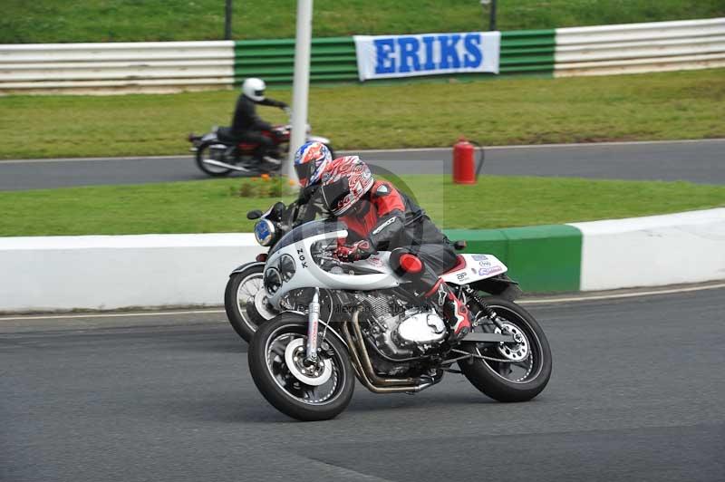 Mallory park Leicestershire;Mallory park photographs;Motorcycle action photographs;classic bikes;event digital images;eventdigitalimages;mallory park;no limits trackday;peter wileman photography;vintage bikes;vintage motorcycles;vmcc festival 1000 bikes