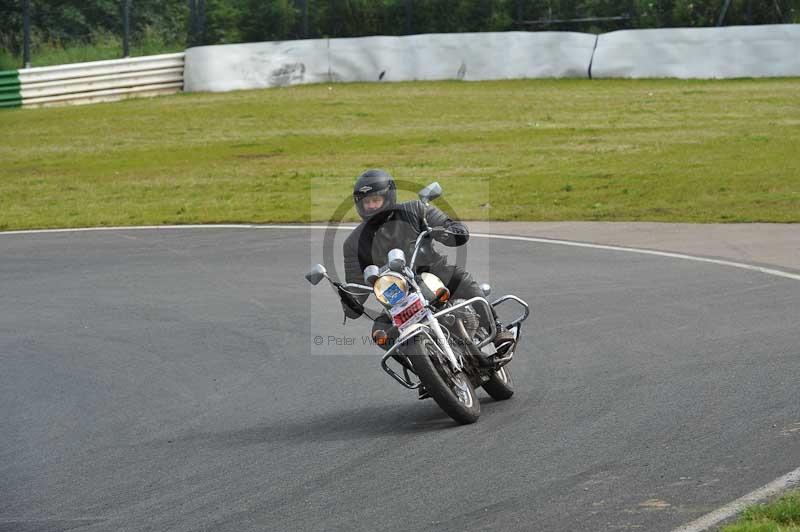 Mallory park Leicestershire;Mallory park photographs;Motorcycle action photographs;classic bikes;event digital images;eventdigitalimages;mallory park;no limits trackday;peter wileman photography;vintage bikes;vintage motorcycles;vmcc festival 1000 bikes
