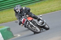 Mallory-park-Leicestershire;Mallory-park-photographs;Motorcycle-action-photographs;classic-bikes;event-digital-images;eventdigitalimages;mallory-park;no-limits-trackday;peter-wileman-photography;vintage-bikes;vintage-motorcycles;vmcc-festival-1000-bikes