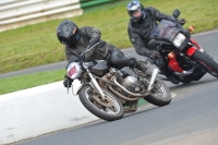 Mallory-park-Leicestershire;Mallory-park-photographs;Motorcycle-action-photographs;classic-bikes;event-digital-images;eventdigitalimages;mallory-park;no-limits-trackday;peter-wileman-photography;vintage-bikes;vintage-motorcycles;vmcc-festival-1000-bikes