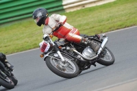 Mallory-park-Leicestershire;Mallory-park-photographs;Motorcycle-action-photographs;classic-bikes;event-digital-images;eventdigitalimages;mallory-park;no-limits-trackday;peter-wileman-photography;vintage-bikes;vintage-motorcycles;vmcc-festival-1000-bikes