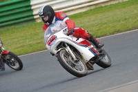 Mallory-park-Leicestershire;Mallory-park-photographs;Motorcycle-action-photographs;classic-bikes;event-digital-images;eventdigitalimages;mallory-park;no-limits-trackday;peter-wileman-photography;vintage-bikes;vintage-motorcycles;vmcc-festival-1000-bikes