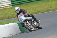 Mallory-park-Leicestershire;Mallory-park-photographs;Motorcycle-action-photographs;classic-bikes;event-digital-images;eventdigitalimages;mallory-park;no-limits-trackday;peter-wileman-photography;vintage-bikes;vintage-motorcycles;vmcc-festival-1000-bikes