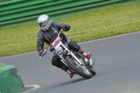 Mallory-park-Leicestershire;Mallory-park-photographs;Motorcycle-action-photographs;classic-bikes;event-digital-images;eventdigitalimages;mallory-park;no-limits-trackday;peter-wileman-photography;vintage-bikes;vintage-motorcycles;vmcc-festival-1000-bikes