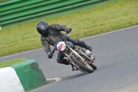 Mallory-park-Leicestershire;Mallory-park-photographs;Motorcycle-action-photographs;classic-bikes;event-digital-images;eventdigitalimages;mallory-park;no-limits-trackday;peter-wileman-photography;vintage-bikes;vintage-motorcycles;vmcc-festival-1000-bikes