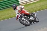 Mallory-park-Leicestershire;Mallory-park-photographs;Motorcycle-action-photographs;classic-bikes;event-digital-images;eventdigitalimages;mallory-park;no-limits-trackday;peter-wileman-photography;vintage-bikes;vintage-motorcycles;vmcc-festival-1000-bikes