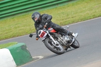 Mallory-park-Leicestershire;Mallory-park-photographs;Motorcycle-action-photographs;classic-bikes;event-digital-images;eventdigitalimages;mallory-park;no-limits-trackday;peter-wileman-photography;vintage-bikes;vintage-motorcycles;vmcc-festival-1000-bikes