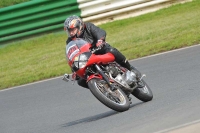 Mallory-park-Leicestershire;Mallory-park-photographs;Motorcycle-action-photographs;classic-bikes;event-digital-images;eventdigitalimages;mallory-park;no-limits-trackday;peter-wileman-photography;vintage-bikes;vintage-motorcycles;vmcc-festival-1000-bikes