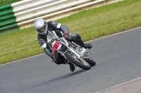 Mallory-park-Leicestershire;Mallory-park-photographs;Motorcycle-action-photographs;classic-bikes;event-digital-images;eventdigitalimages;mallory-park;no-limits-trackday;peter-wileman-photography;vintage-bikes;vintage-motorcycles;vmcc-festival-1000-bikes