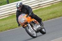 Mallory-park-Leicestershire;Mallory-park-photographs;Motorcycle-action-photographs;classic-bikes;event-digital-images;eventdigitalimages;mallory-park;no-limits-trackday;peter-wileman-photography;vintage-bikes;vintage-motorcycles;vmcc-festival-1000-bikes