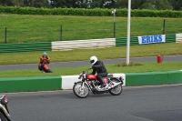 Mallory-park-Leicestershire;Mallory-park-photographs;Motorcycle-action-photographs;classic-bikes;event-digital-images;eventdigitalimages;mallory-park;no-limits-trackday;peter-wileman-photography;vintage-bikes;vintage-motorcycles;vmcc-festival-1000-bikes