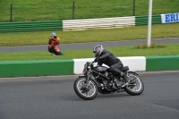 Mallory-park-Leicestershire;Mallory-park-photographs;Motorcycle-action-photographs;classic-bikes;event-digital-images;eventdigitalimages;mallory-park;no-limits-trackday;peter-wileman-photography;vintage-bikes;vintage-motorcycles;vmcc-festival-1000-bikes