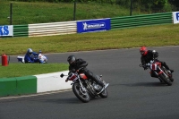 Mallory-park-Leicestershire;Mallory-park-photographs;Motorcycle-action-photographs;classic-bikes;event-digital-images;eventdigitalimages;mallory-park;no-limits-trackday;peter-wileman-photography;vintage-bikes;vintage-motorcycles;vmcc-festival-1000-bikes